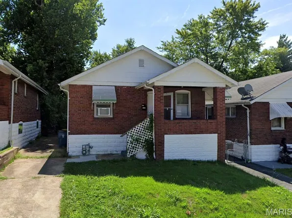 8328 Strathmore Pl, Saint Louis, MO 63136