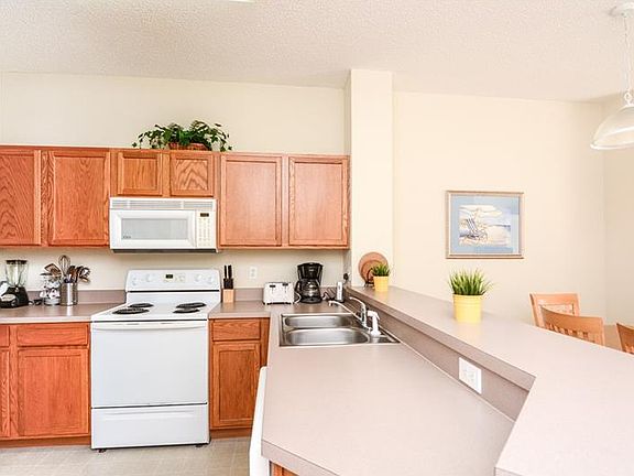 3rd image of 139 Pompano Beach Dr