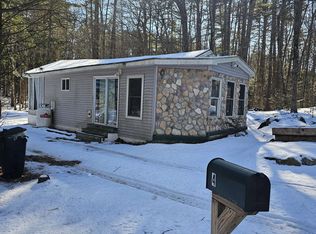 4 Governors Dr, Raymond, NH 03077