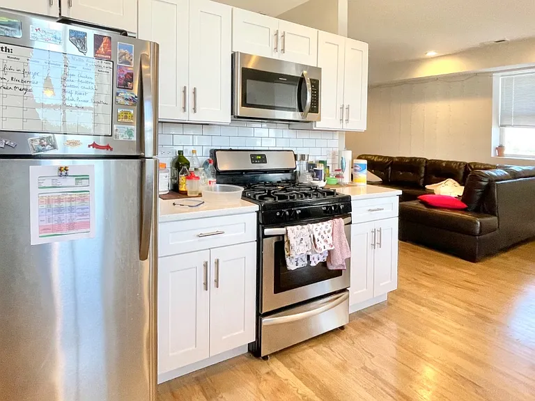 2622 W Cermak Rd #4 — Photo 4