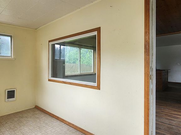 2nd image of 509 S Newport Ave