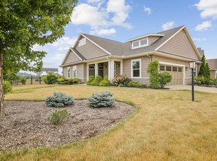 1704 Sunny Acres Rd, Mahomet, IL 61853