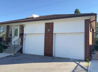 35 Lambeth Sq, Toronto, ON M1W3B3