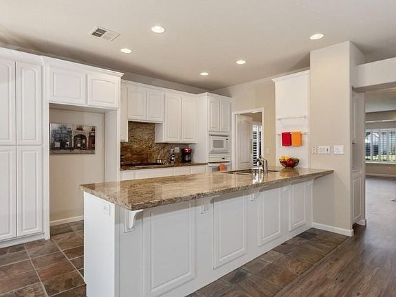 4th image of 5406 Yellow Pine Way