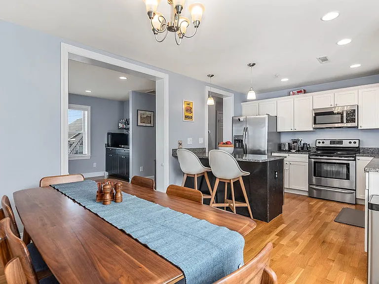 10 Irma St #3 — Photo 2