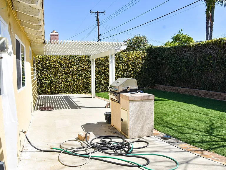 2318 E Coolidge Ave — Photo 35