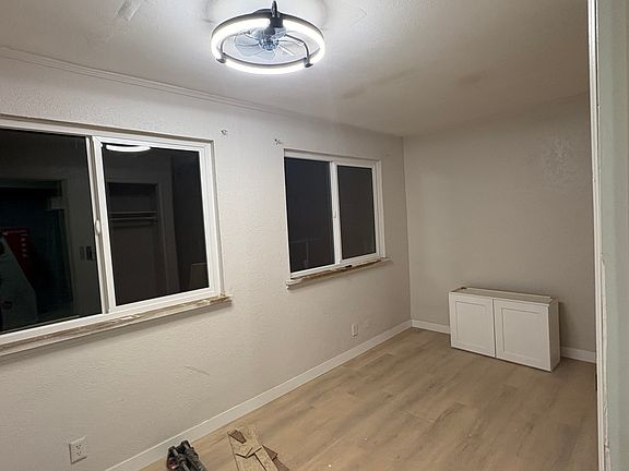 3rd image of 932 Redwood Ct #2
