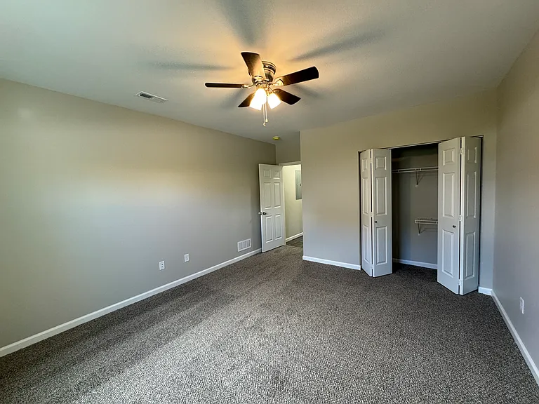 Creekside Apartments — Photo 68