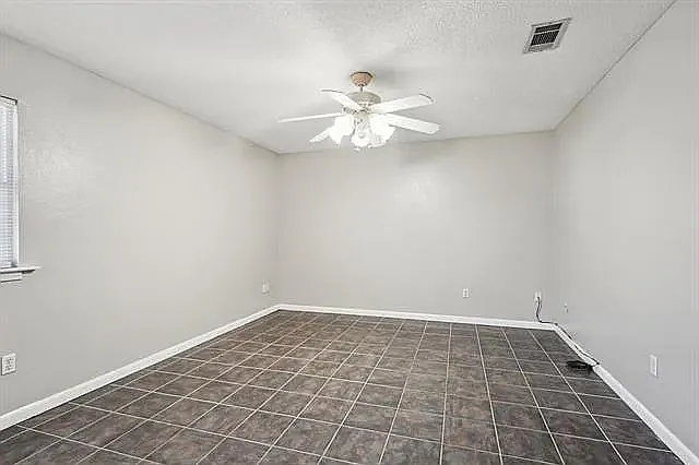 1635 Newport Pl #12 — Photo 3