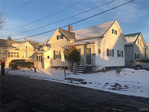 2nd image of 712 1st St N