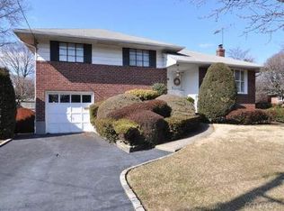 345 Childs Ave, Garden City, NY 11530