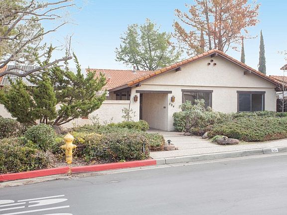 2nd image of 204 Casitas Bulevar