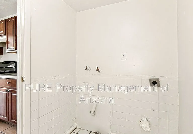 1251 E Rose Ln — Photo 18