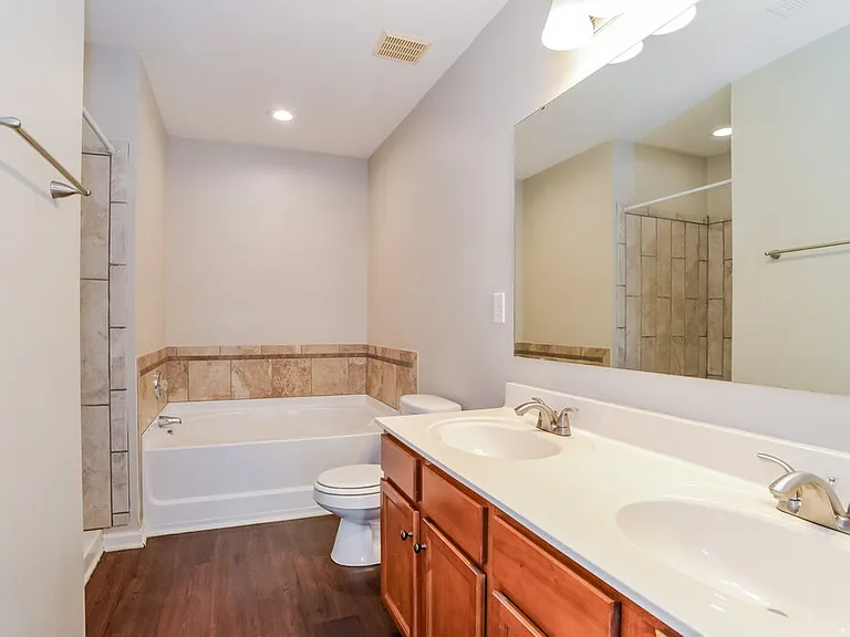 1733 Larne Cir — Photo 11