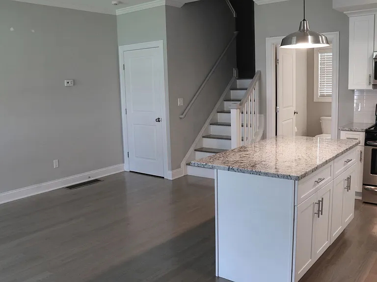 39 Glenwood Ave — Photo 1