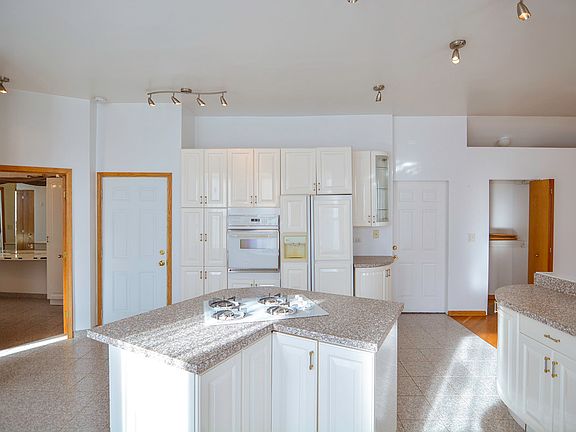 2nd image of 833 W Grand Ave APT 3