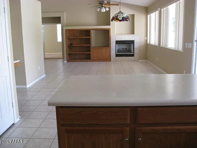 3 bed, 2.0 bath, 1948 sqft, $2,300 — Photo 4