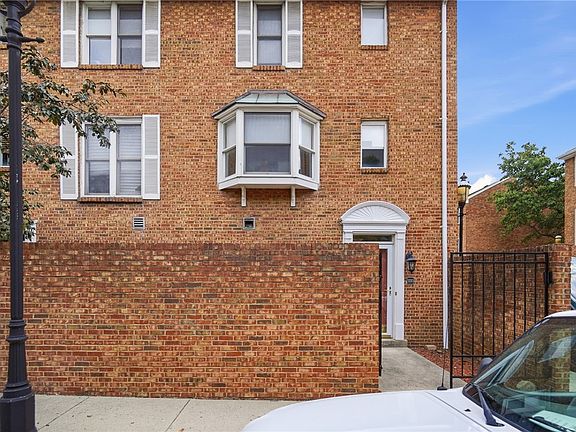3rd image of 100 Cooper Pl W