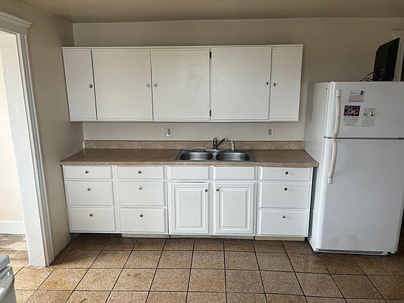 2nd image of 1100 W King St APT 3