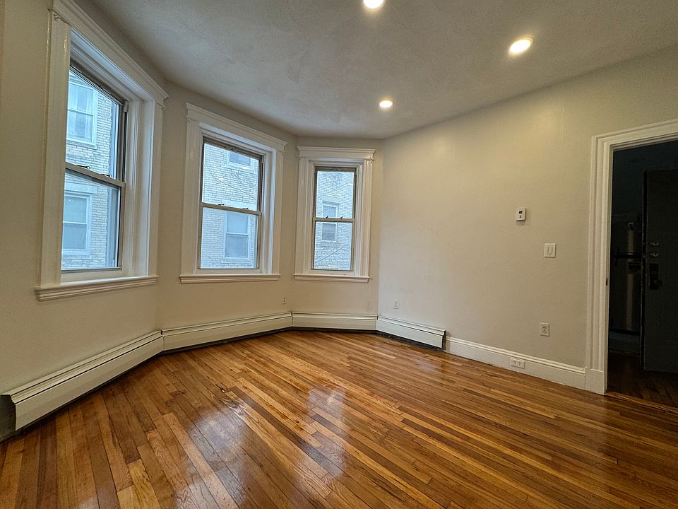 1st image of 109 Strathmore Rd APT 11