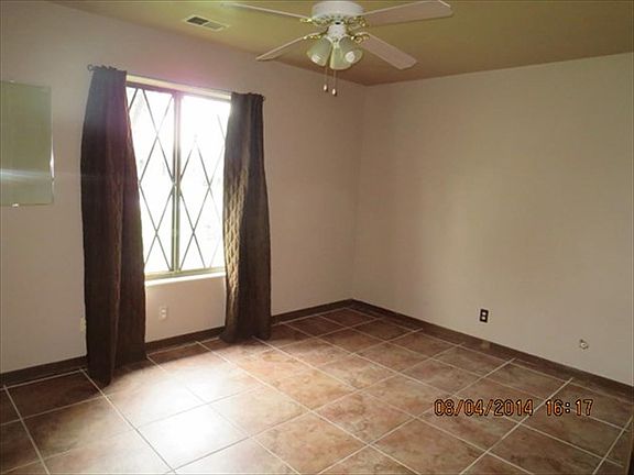 5th image of 915 W Heerdink Ave