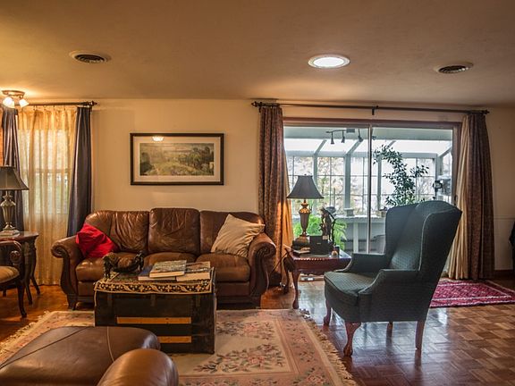 4th image of 615 Basswood Ave