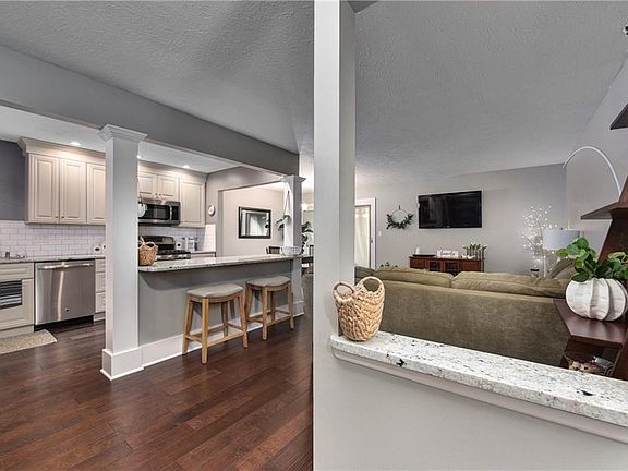 5th image of 7535 Creekwood Ct #16B
