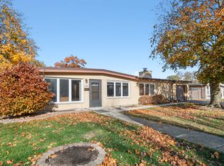 7906 W 98th St, Hickory Hills, IL 60457