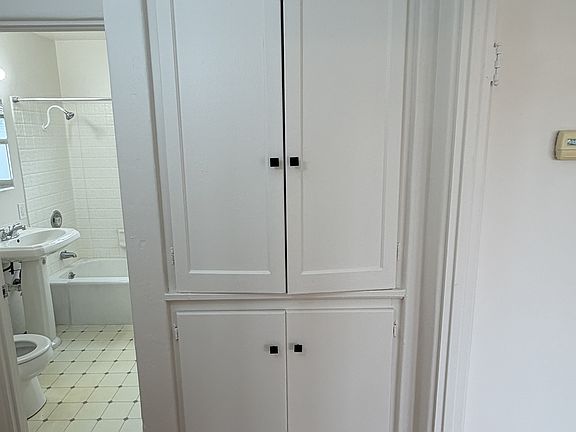 4th image of 4870 Niagara Ave