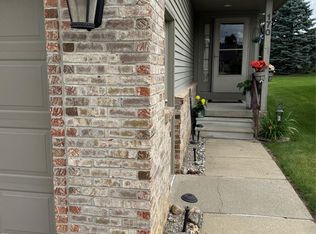 170 Creekwood Cir #43, Linden, MI 48451