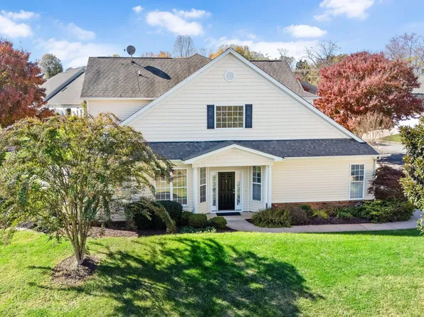 704 Village Lake Dr, Mebane, NC 27302