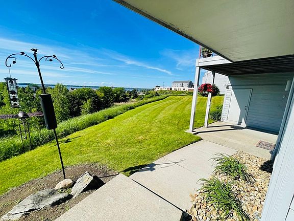 3rd image of 1034 Lookout Dr
