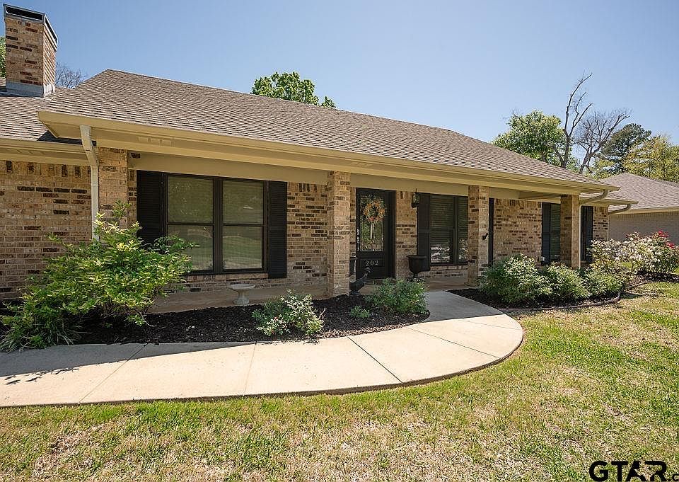 1st image of 202 Forest South Dr