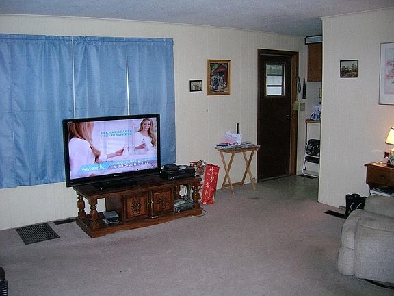 5th image of 15 Thayer Dr