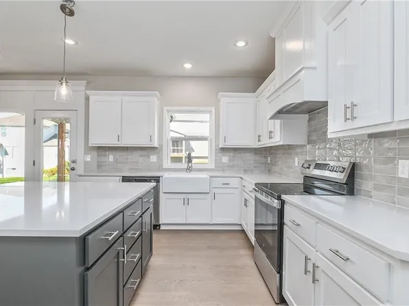 2714 W Park St, Olathe, KS 66061