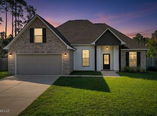 11492 Memphis Cir, Ocean Springs, MS 39564