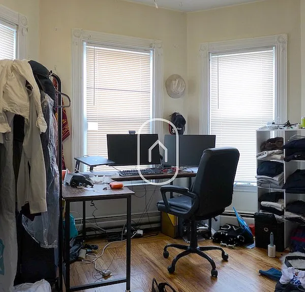 72 Hillside St #5 — Photo 4