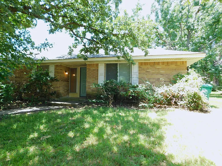 2204 Canterbury Ct #2204 — Photo 3