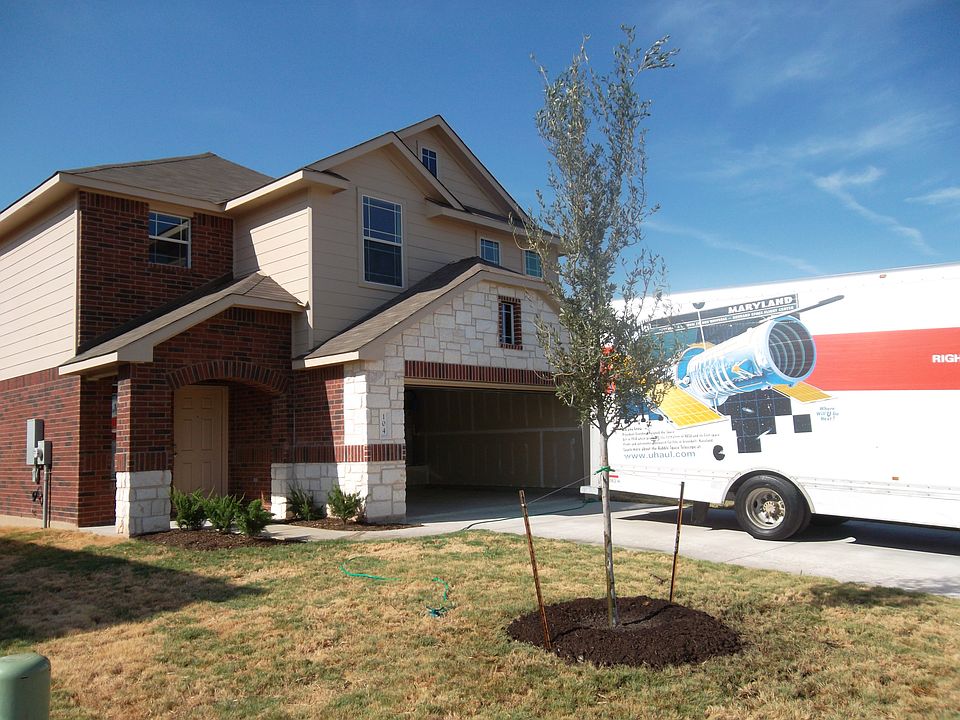1st image of 104 Foxglove Dr