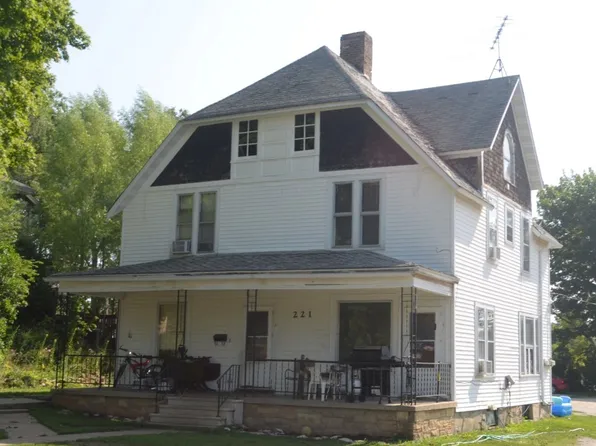 221 N Broadway St, Spring Valley, MN 55975