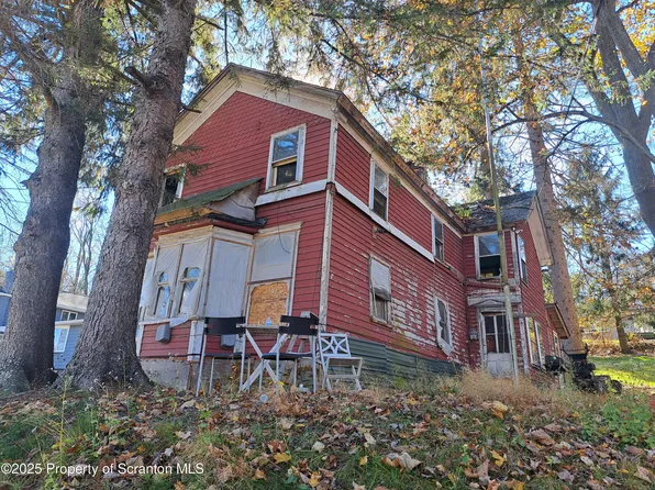 209 Front St, Elmhurst Township, PA 18444
