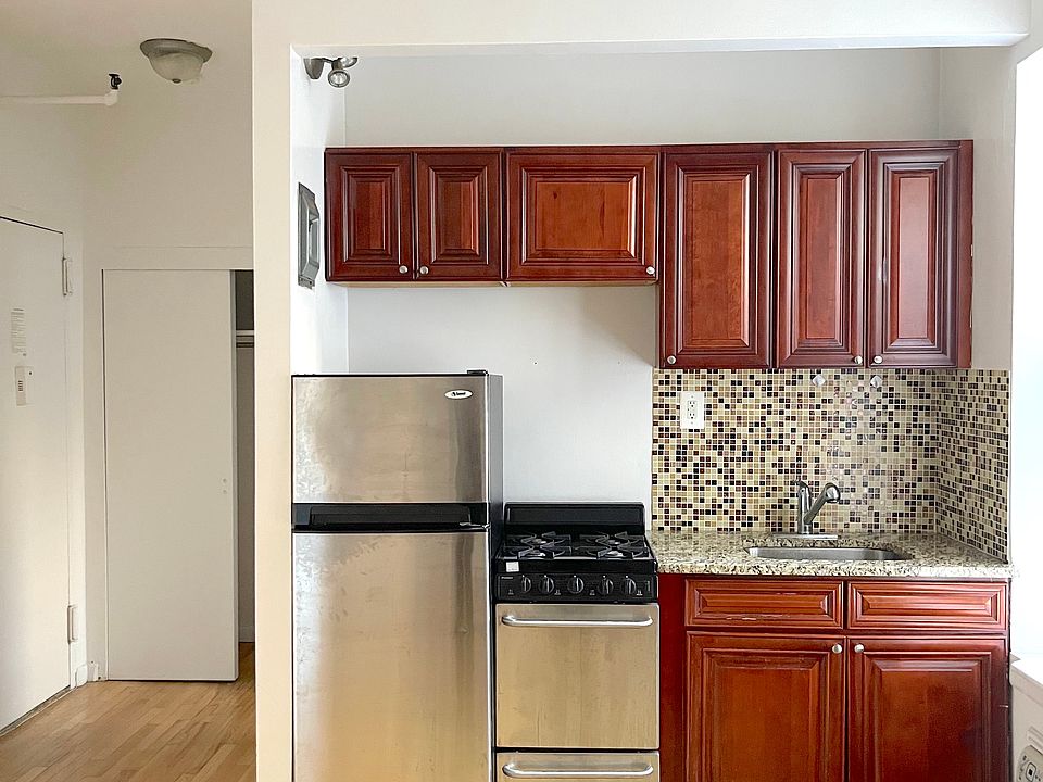 1st image of 35 W 64th St APT 3D