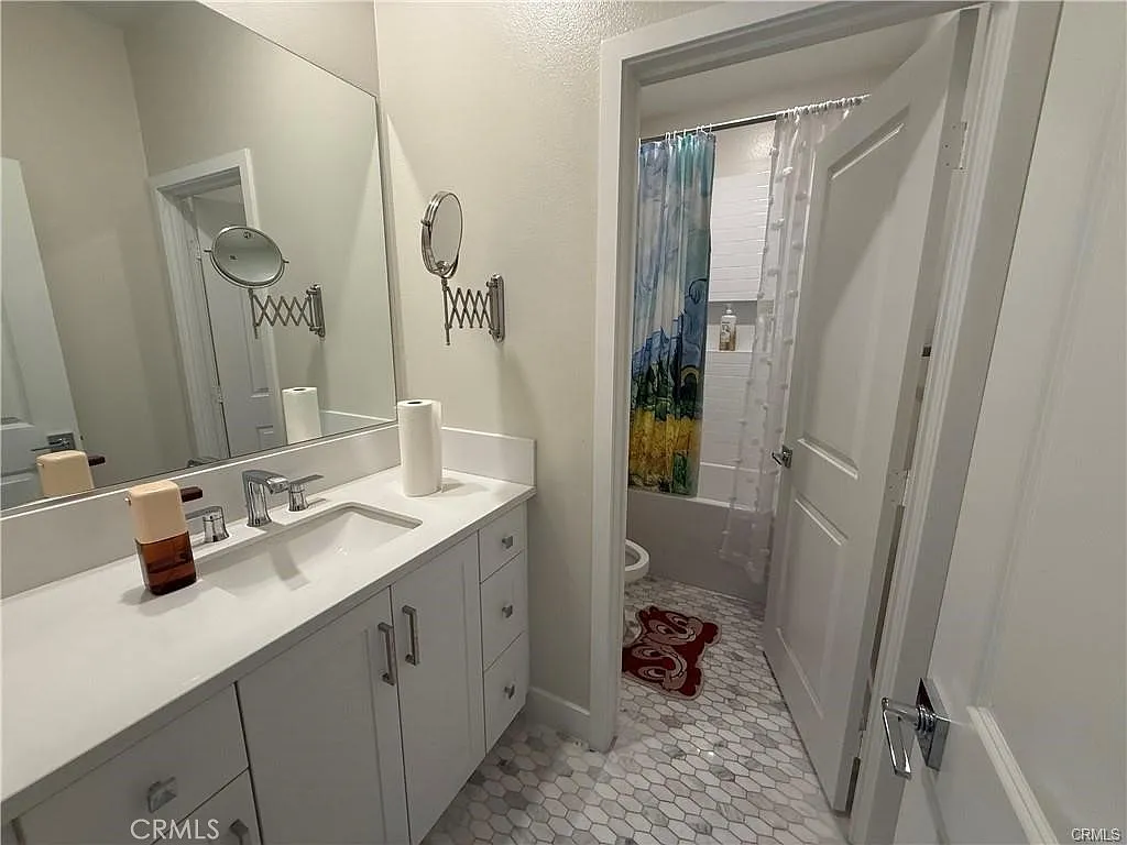 3 bed, 3.5 bath, 2311 sqft, $1,300 — Photo 2