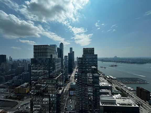 4th image of 605 W 42nd St Unit Ph3q