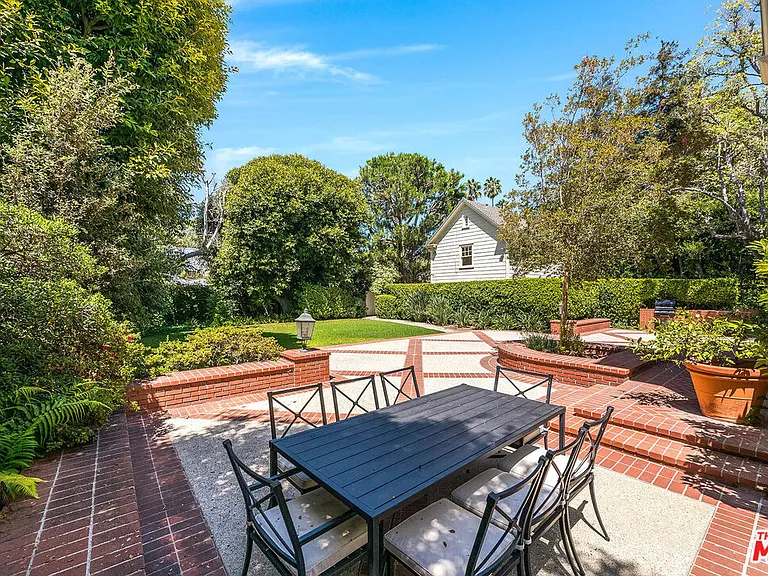 809 N Bedford Dr — Photo 25