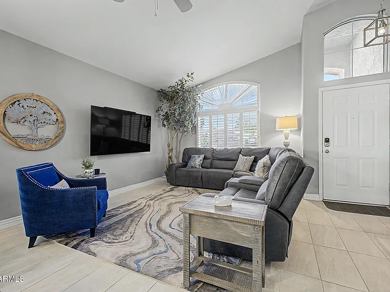 9026 W Escuda Dr — Photo 4