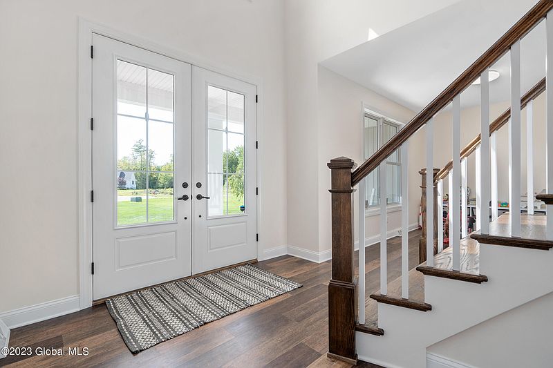 5th image of 8 Arlington Circle