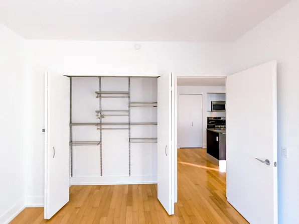 350 West 42nd Street image 10 of 18