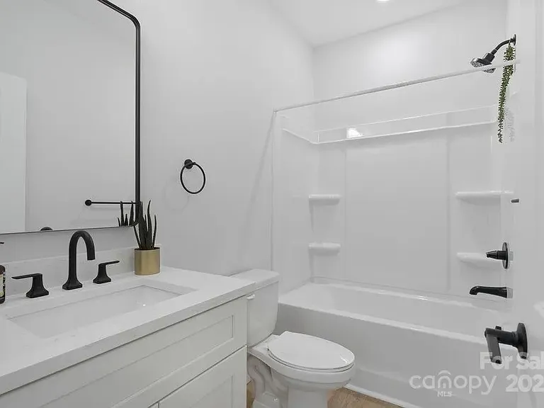 3127 Columbus Cir — Photo 5