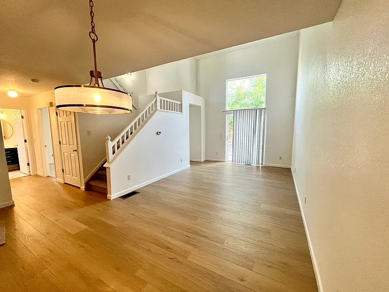 340 W 114th Pl — Photo 5